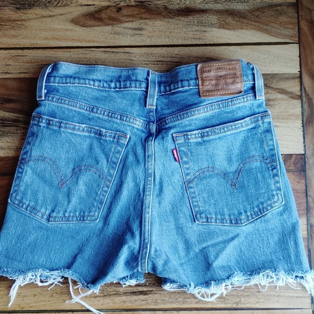 LEVI’S Premium Blue Denim Wedgie Straight Cutoff Jean Shorts